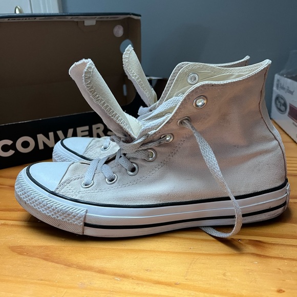 LIMITED EDITION Blush Pink Converse - Picture 3 of 8